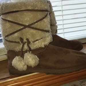 Makalu Fuzzy Boots